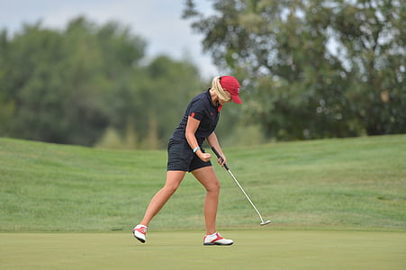 woman playing golf thumbnail