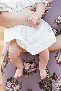 mother carrying her daughter thumbnail