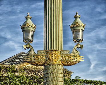 lampposts in between of post thumbnail