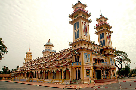  Cao Đài temple in the city of Tây Ninh, Vietnam thumbnail