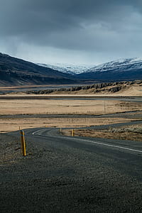 photo of street in front of mountain thumbnail