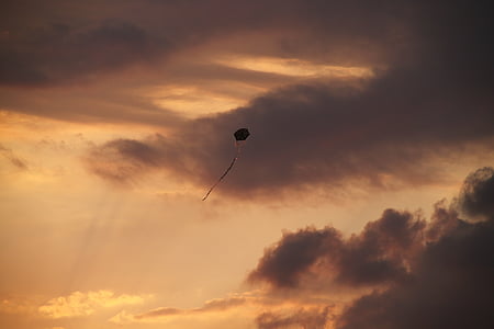 kite on sky thumbnail