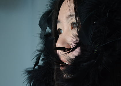 black-haired woman looking left direction thumbnail