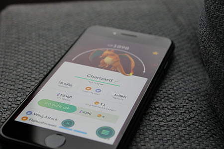 space grey iPhone 6 displaying Charizard thumbnail