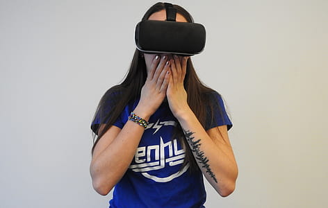 woman using VR headset thumbnail