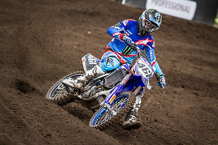 motocross-race-motorbike-rider-thumb.jpg