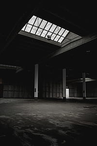 photo of empty room thumbnail