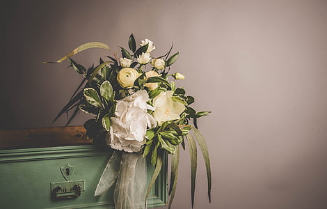 white roses thumbnail