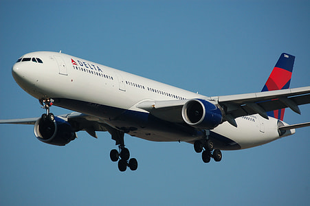 flying Delta airlines thumbnail