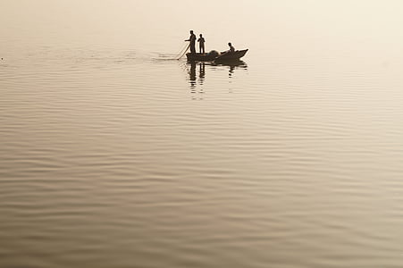three men on the boat in the middle of the lake thumbnail