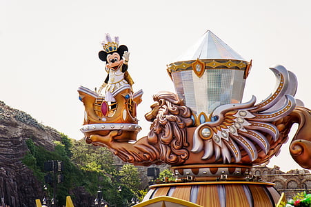 Minnie Mouse on lion-themed ride thumbnail
