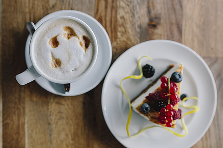 Cup of coffee and berry cheesecake thumbnail