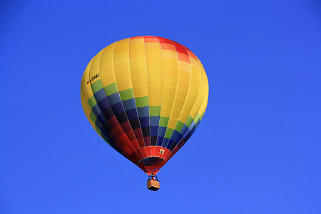 hot air balloon under blue sky thumbnail