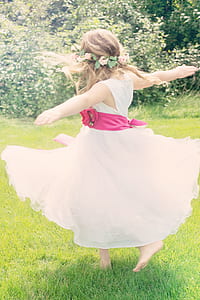 woman in white dress thumbnail
