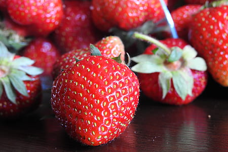 closeup photo of strawberries thumbnail