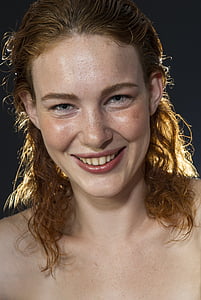 woman with brown curly hair thumbnail
