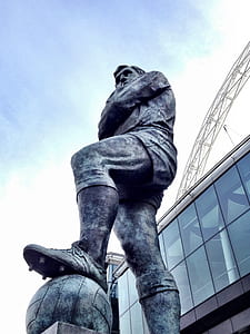 statue of soccer player thumbnail