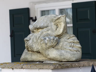 gray concrete statue thumbnail