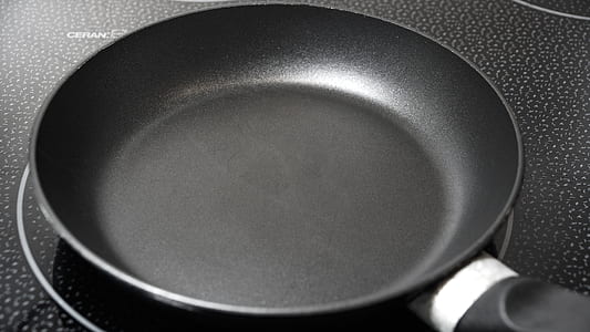 round frying pan thumbnail