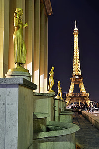 Eiffel Tower and statues thumbnail