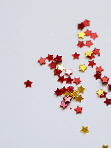 Selective Focus Photography of Assorted-color Stars thumbnail