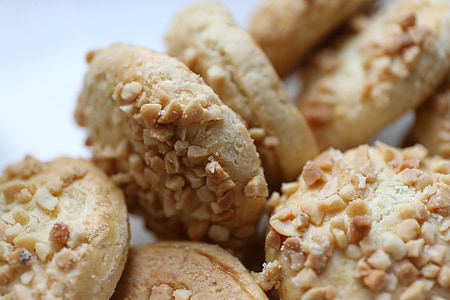 cookie with peanuts thumbnail