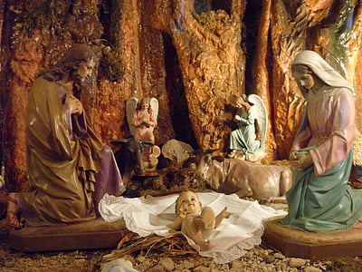 lighted and focused The Nativity figurine thumbnail