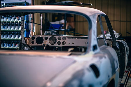 close-up photo of gray coupe shell thumbnail