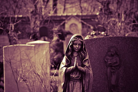 concrete statuette display thumbnail