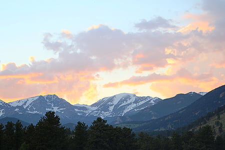 mountain during daytime thumbnail