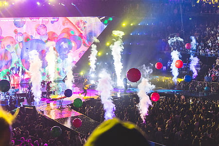 concert on stage thumbnail