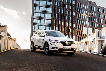 White Renault Megane 5-door Hatchback thumbnail