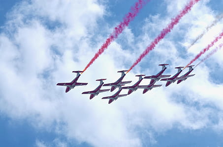 flying red-and-white airplanes thumbnail