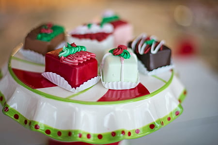 mini cakes on top of ceramic dish thumbnail