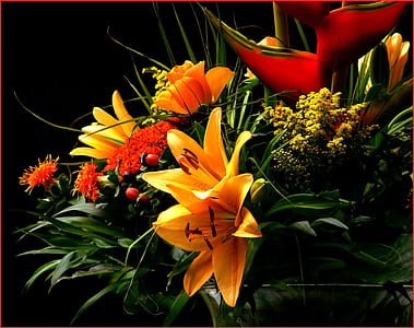 variety of flowers centerpiece closeup photo thumbnail