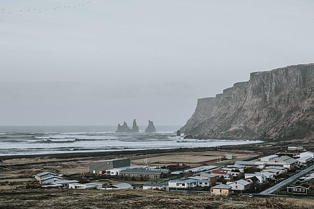 houses near mountain thumbnail