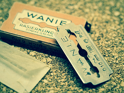 gray Wanie razor blade with box thumbnail
