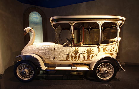 beige swan carriage thumbnail