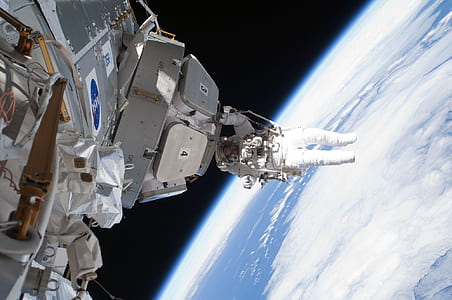 astronaut in sky thumbnail