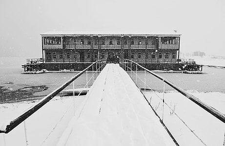 Berth in the snow thumbnail