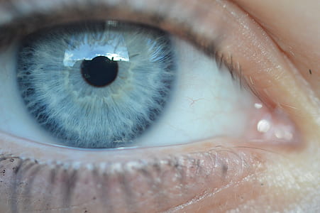 person with blue eye thumbnail