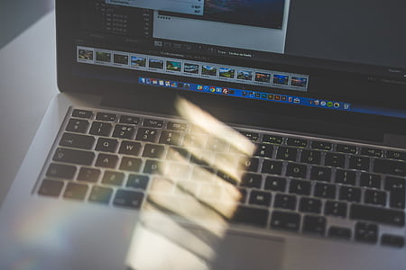 MacBook Pro powered-on thumbnail