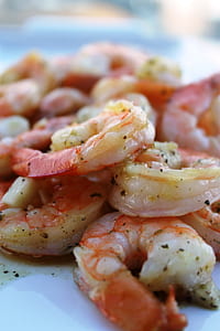 selective focus photography of cooked peppered shrimp thumbnail