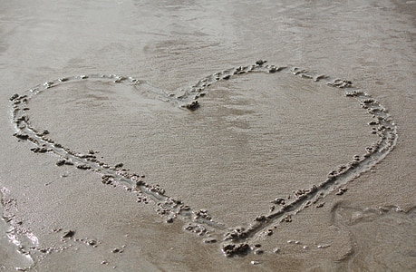 heart drawn on sand thumbnail
