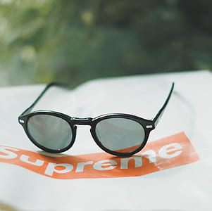 closeup photo of black framed sunglasses thumbnail