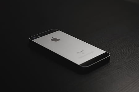 space gray iPhone SE thumbnail