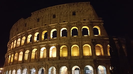 Colosseum at night thumbnail