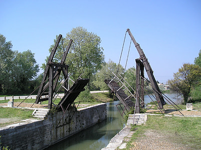 brown wooden bridge near body of water at daytime thumbnail