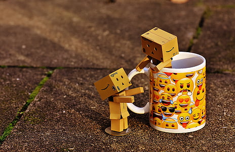 photograph of boxman on ceramic mug thumbnail