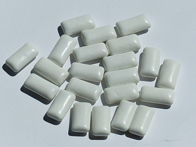 rectangular white chewing gums thumbnail